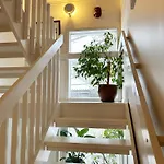 Mehilaeinen 240m2, 5br, Sauna, Dojo, Wifi, Cozy Familyhome Villa *