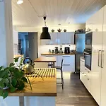 Mehilaeinen 240m2, 5br, Sauna, Dojo, Wifi, Cozy Familyhome Vantaa