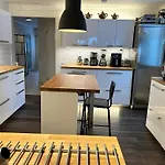 Mehilaeinen 240m2, 5br, Sauna, Dojo, Wifi, Cozy Familyhome * Vantaa