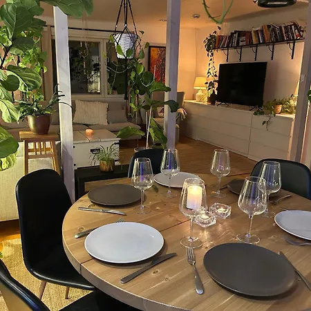 别墅 Mehilaeinen 240m2, 5br, Sauna, Dojo, Wifi, Cozy Familyhome 万塔