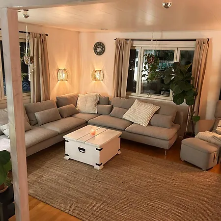 Mehilaeinen 240m2, 5br, Sauna, Dojo, Wifi, Cozy Familyhome Villa *