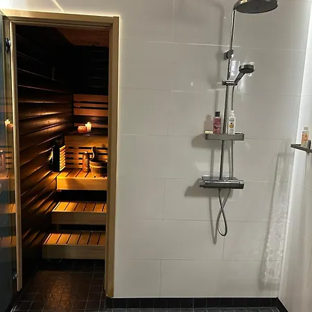 Mehilaeinen 240m2, 5br, Sauna, Dojo, Wifi, Cozy Familyhome Vantaa