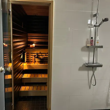 Mehilaeinen 240m2, 5br, Sauna, Dojo, Wifi, Cozy Familyhome Vantaa