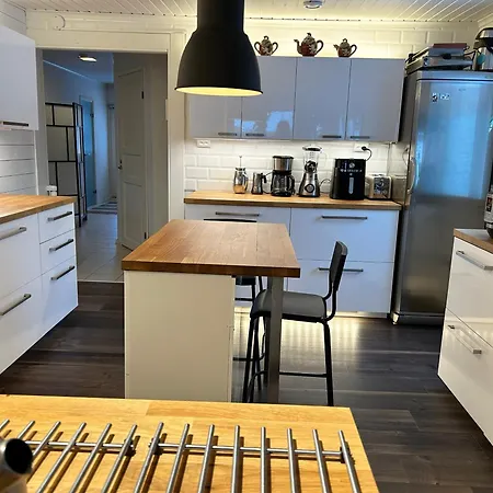 Mehilaeinen 240m2, 5br, Sauna, Dojo, Wifi, Cozy Familyhome * Vantaa