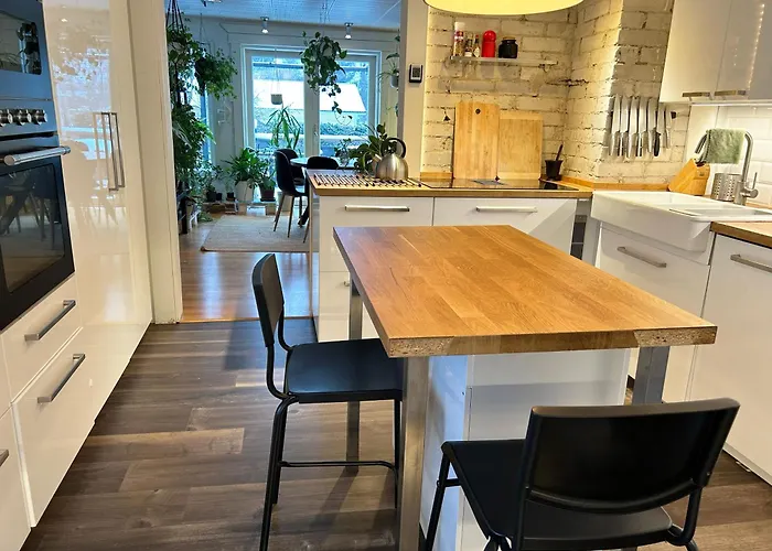 Mehilaeinen 240m2, 5br, Sauna, Dojo, Wifi, Cozy Familyhome 别墅 万塔