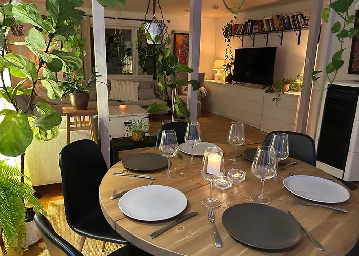 别墅 Mehilaeinen 240m2, 5br, Sauna, Dojo, Wifi, Cozy Familyhome 万塔