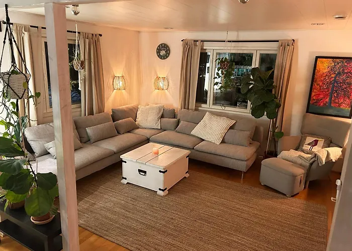 Mehilaeinen 240m2, 5br, Sauna, Dojo, Wifi, Cozy Familyhome Βίλα *