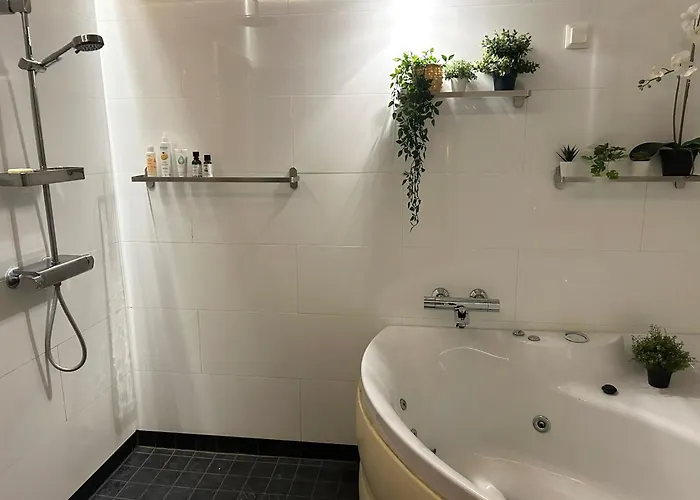 Mehilaeinen 240m2, 5br, Sauna, Dojo, Wifi, Cozy Familyhome * Βάνταα